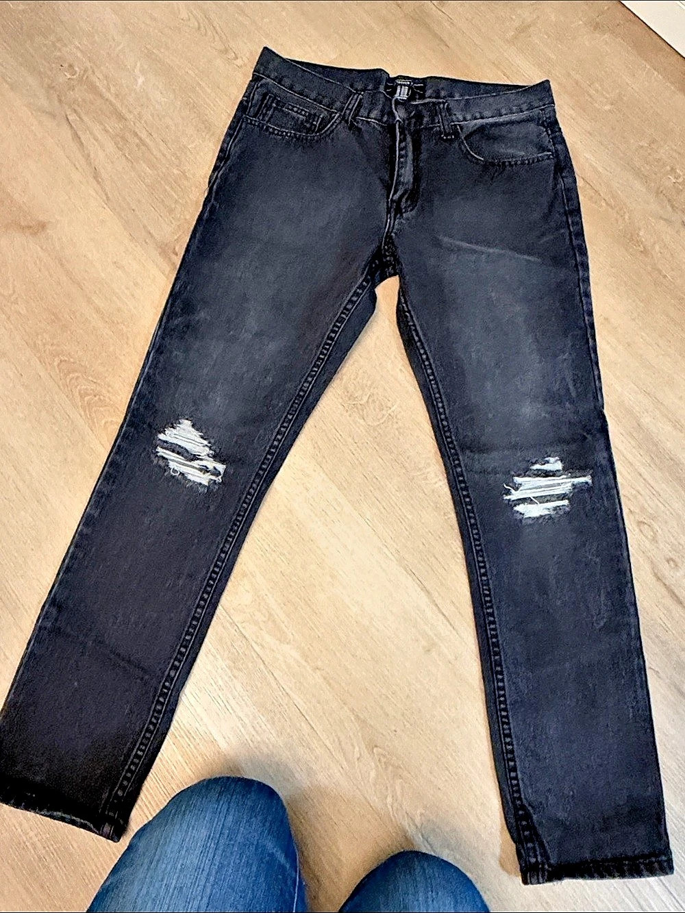 Forever 21 Men's Distressed Slim Jeans in Black Waist 32/30